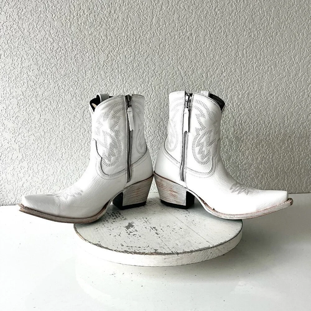 Lane SMOKESHOW White Cowboy Booties Western Cowgirl Short Ankle Boots Womens 9